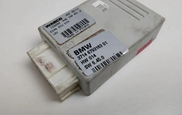 BMW X5 E70 Air suspension control unit module (rear) 6793163