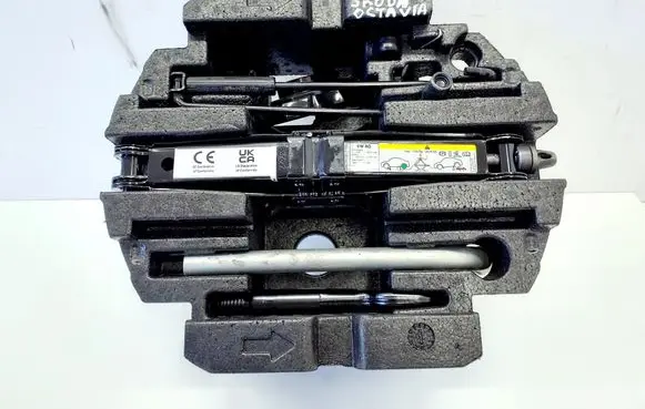Skoda Octavia Mk4 Lift Jack 5WA011031B 5E3012115A