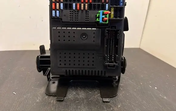 Volvo S60 Fuse module 30786889 08W076 00007525231
