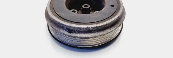Volkswagen Golf IV Crankshaft pulley 038105243