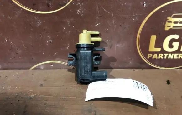 Volkswagen Caddy Turbo solenoid valve 1K0906627A