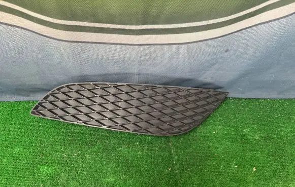 Opel Astra H Front bumper lower grill 13225762