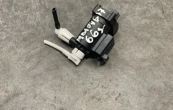 Engine mount vacuum valve