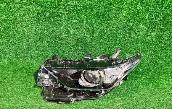 Toyota Auris E180 Headlight/headlamp 8115002K30