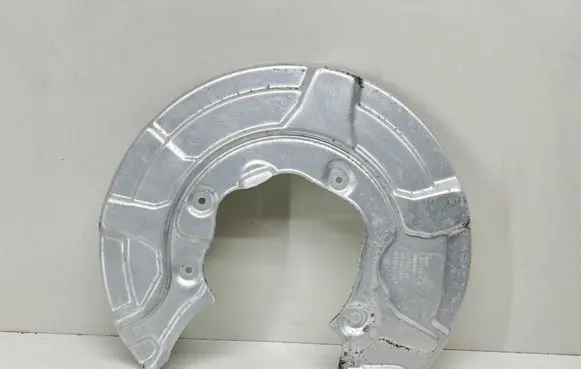 BMW 8 G15 Rear brake disc plate dust cover 6861803 6899155