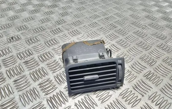 Toyota Avensis T250 Dashboard side air vent grill/cover trim