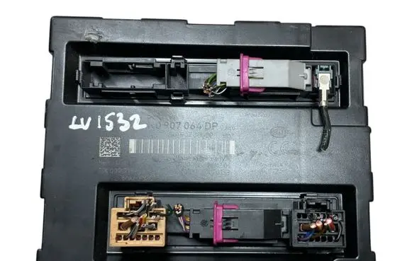 Audi A4 S4 B8 8K Comfort/convenience module 8K0907064DP