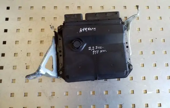 Toyota Avensis T270 Engine control unit/module 8966105D51