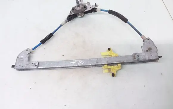 Rear door manual window regulator