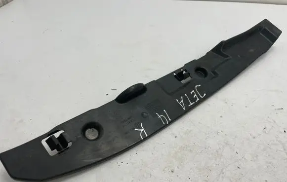 Volkswagen Jetta VI Fender end trim 5C6821111
