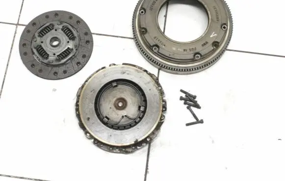 Volkswagen Golf IV Clutch set kit 032441025m 1330823089 027105273d