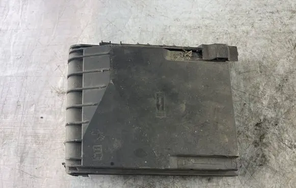 Volkswagen Golf Plus Fuse box cover 1K0937132F