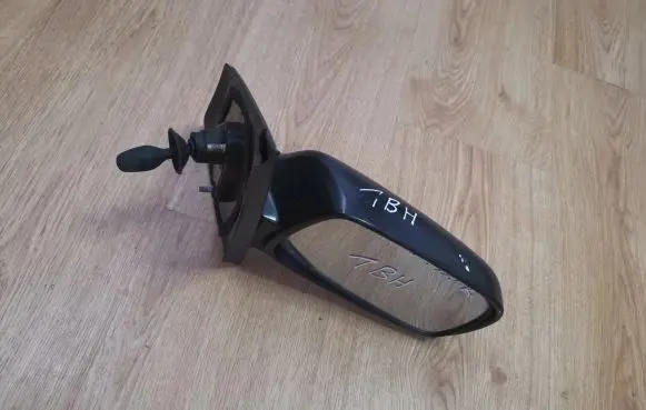 Toyota Yaris Manual wing mirror 010399 020399