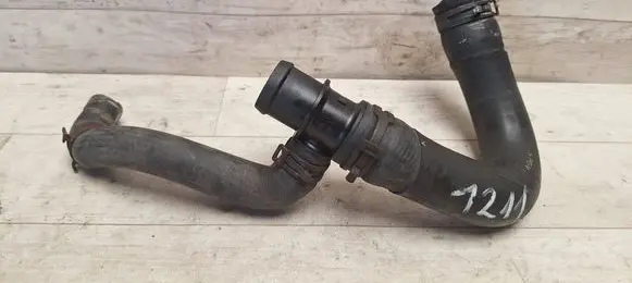 Volkswagen PASSAT B6 Coolant pipe/hose 