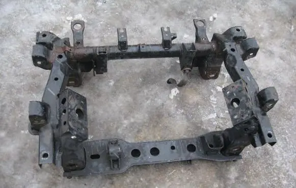 Mitsubishi Pajero Sport I Front subframe MD497634