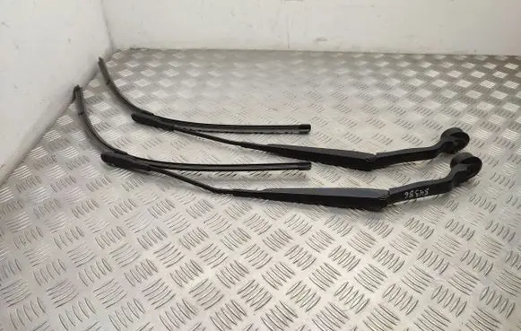 Front wiper blade arm