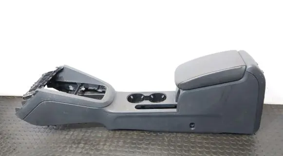 Volkswagen Jetta VI Armrest
