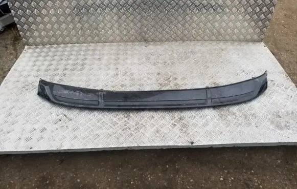 Front bumper lip