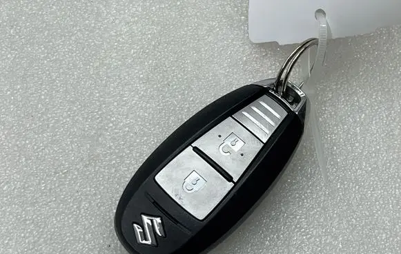 Suzuki Vitara (LY) Ignition key/card R64M0