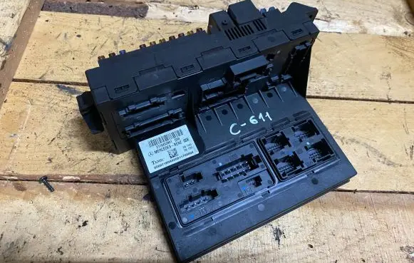 Mercedes-Benz E W211 SAM control unit A2115453901 2115453901