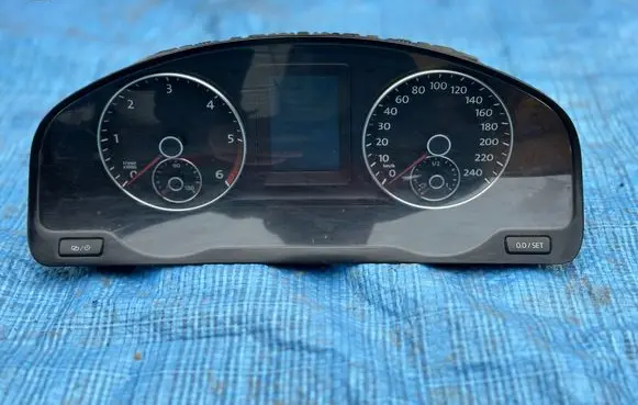 Volkswagen Transporter - Caravelle T5 Speedometer (instrument cluster) 7E0920870G VDD02425 1319015407