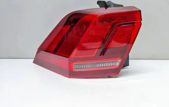 Volkswagen Tiguan Rear/tail lights 5NA945055C