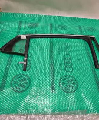 Chevrolet Volt II Rear vent window glass 