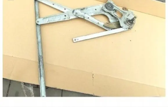 Mitsubishi L400, Space Gear Front door manual window regulator 