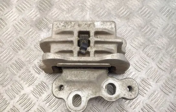 Engine mount bracket