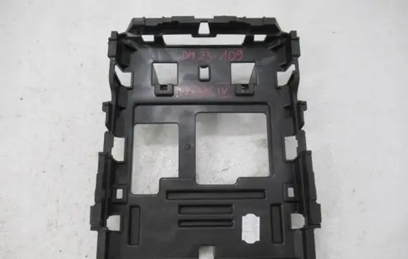 Renault Megane IV Other under body part 681833236R