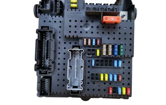 Volvo XC90 Fuse module 8676391 12217799 04W395