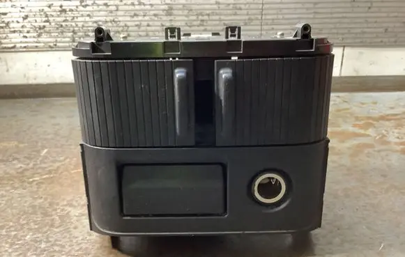 Nissan X-Trail T30 Glove box 68108EQ400