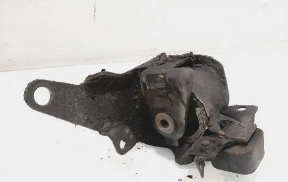 Toyota Corolla E120 E130 Engine mount bracket 237227020