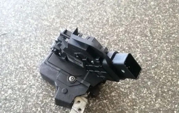 Ford S-MAX Front door lock 6M2AR21812AA