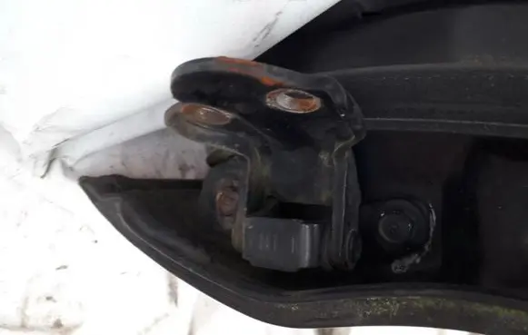 Mitsubishi Galant Rear door lower hinge