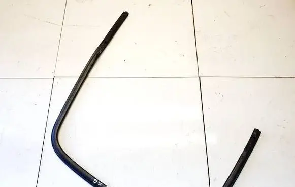 Volvo V50 Rubber seal rear door 