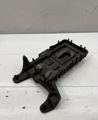 Volkswagen Tiguan Battery tray 1K0915333
