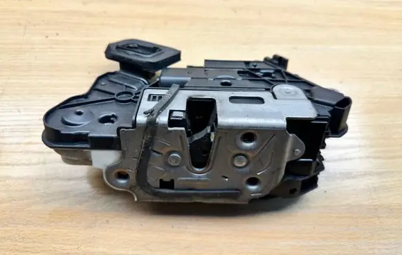 Seat Leon (5F) Front door lock 5K1837015J