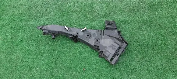 Audi Q7 4L Front bumper mounting bracket 4L0807284B