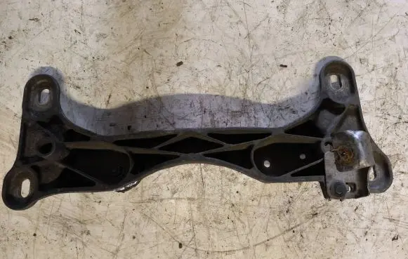 BMW 1 E81 E87 Gearbox mounting bracket 6771064