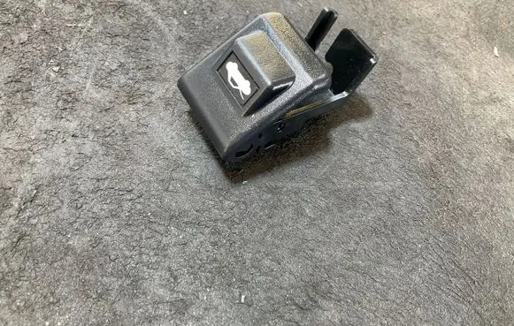 Mazda 2 Engine bonnet (hood) release handle