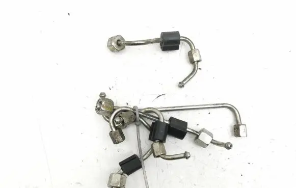 Fuel injector supply line/pipe