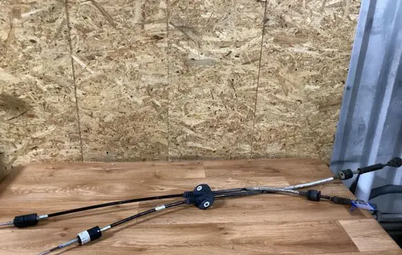 Ford Focus Gear shift cable linkage 4M5R7E395