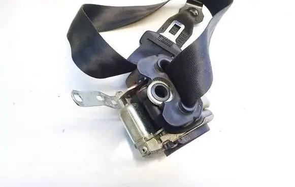 Volkswagen Polo IV 9N3 Front seatbelt 6q4857706m