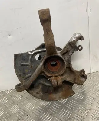 Volkswagen Golf III Front wheel hub