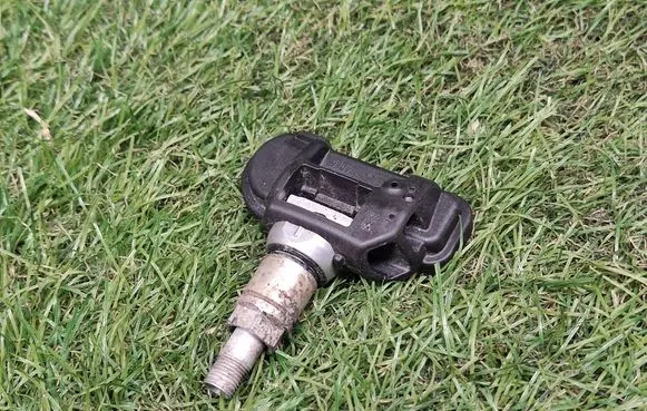 Opel Astra J Tire pressure sensor 13581560