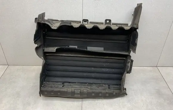 Peugeot 2008 II Intercooler air guide/duct channel 
