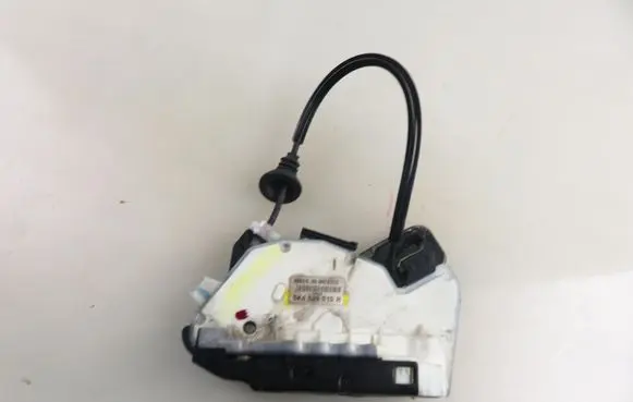 Volkswagen Jetta VI Rear door lock 5K4839015R