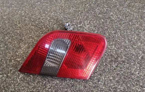Mitsubishi Carisma Tailgate rear/tail lights