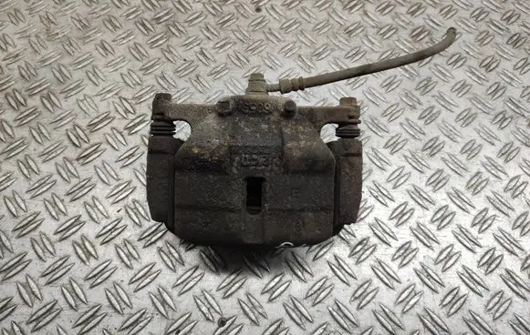 Nissan Qashqai+2 Front brake caliper